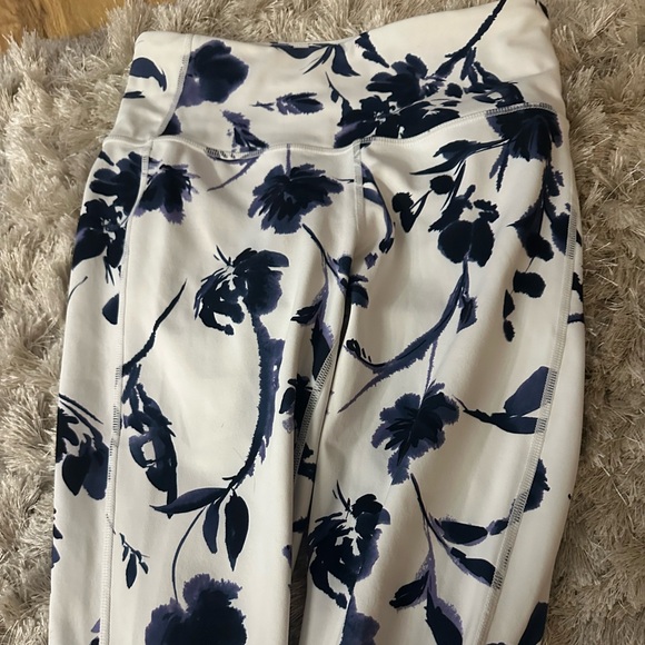 Athleta Water Flower 7/8 Tight Leggings - Picture 3 of 7